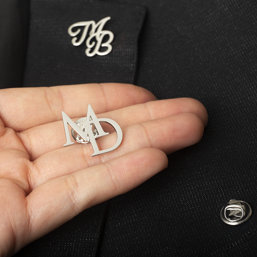 Tangula Custom Initials Brooch – Men'S Grooming Daily recenzja i cena