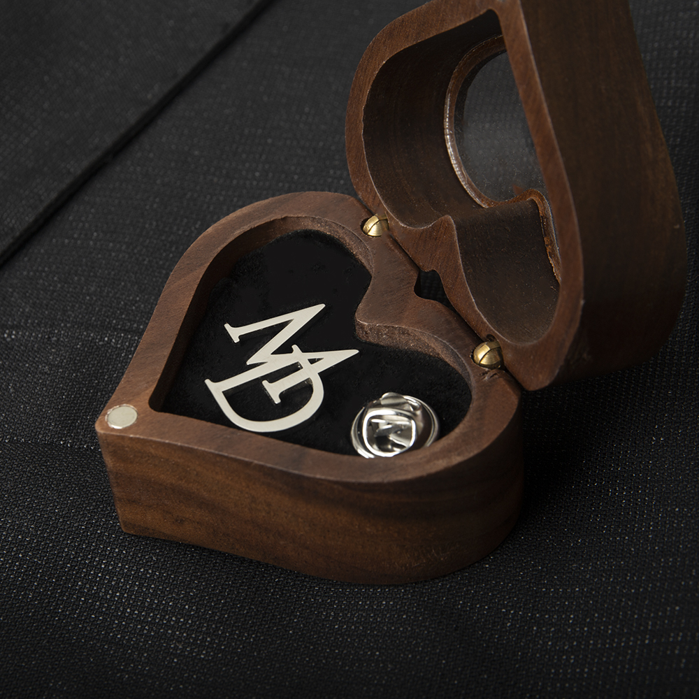 Tangula Custom Initials Brooch – Men'S Grooming Daily recenzja i cena